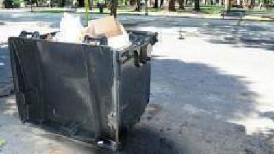 El Municipio coloca 180 nuevos contenedores y 415 cestos papeleros