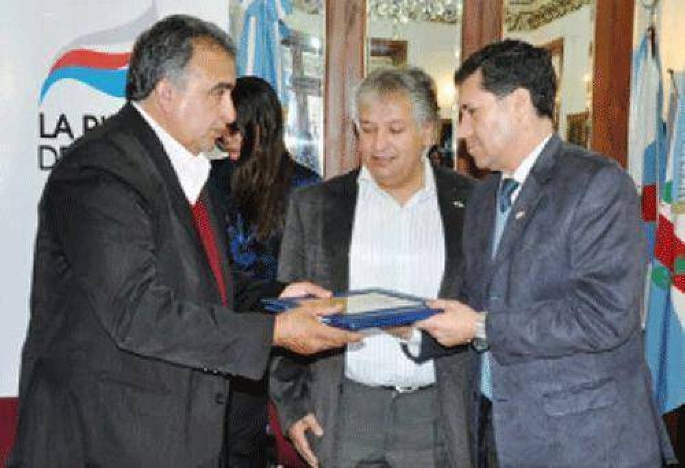 Casas entreg� anteproyecto de creaci�n de la Guarda Ambiental