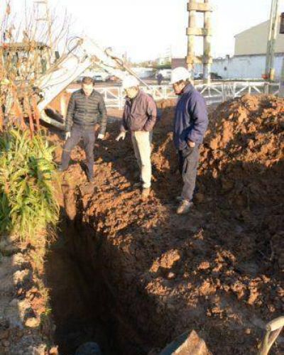 Extienden la red de agua potable en 22 manzanas de Monte Grande