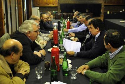 Cual si fuera Gobierno, el peronismo diagram� agenda de trabajo para la Provincia