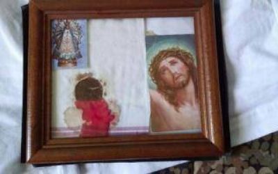 Milagro Eucar�stico: El testimonio de la persona que recibi� la hostia que sangra