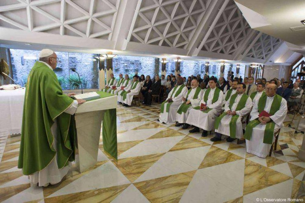 El Papa en Sta. Marta: Insultar es dar una bofetada al alma del hermano