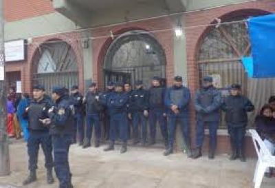 La municipalidad de Salvador Mazza permanece cerrada hace m�s de un mes