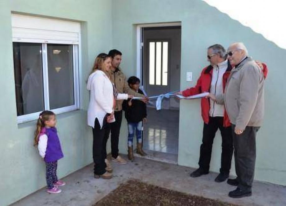Se entregaron diez viviendas del Plan Ms Cerca en la ciudad de Tres Lomas