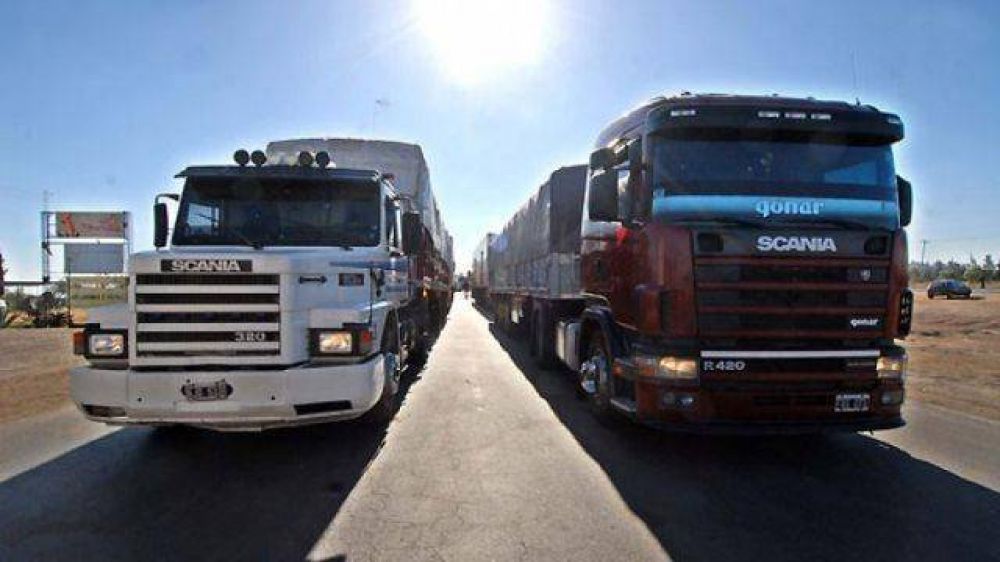 Camioneros de Santa Cruz anunció paro de transporte de combustibles por 48 hs