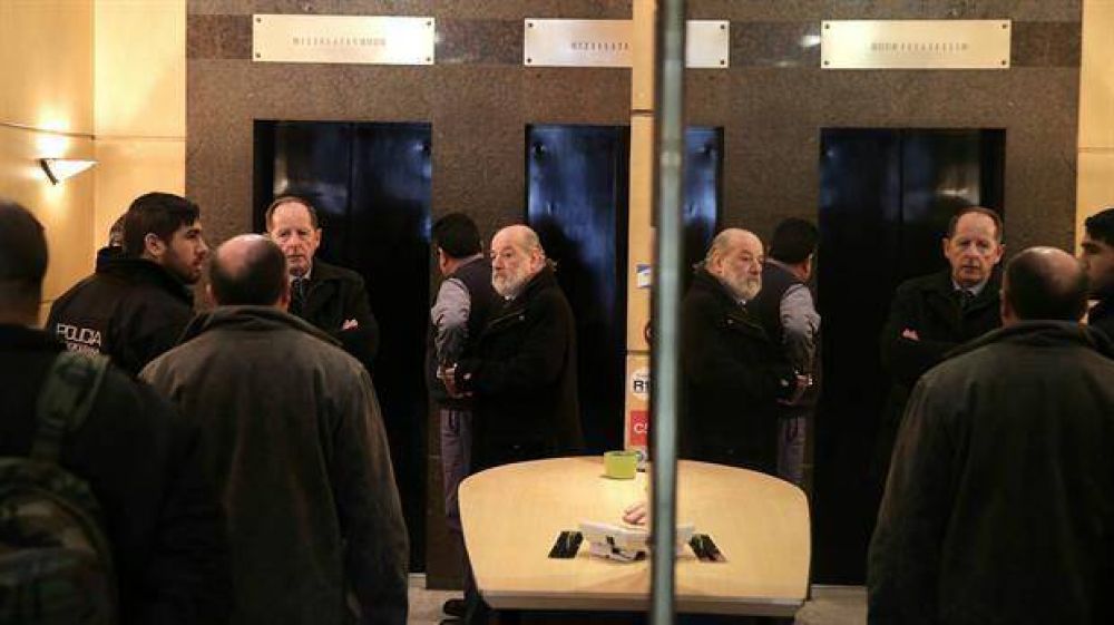 El juez Claudio Bonadio allana las oficinas centrales del Grupo Indalo de Crist�bal L�pez