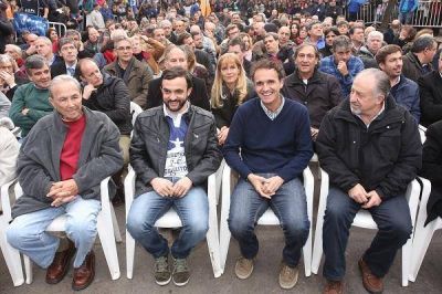 Gran convocatoria en el homenaje a los fusilados de Jos� Le�n Su�rez