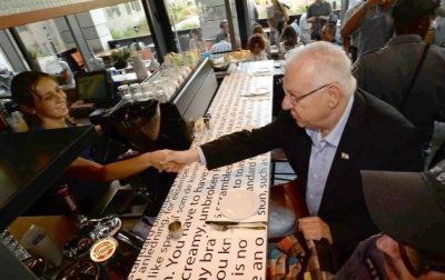 El presidente Rivlin visit� a las v�ctimas heridas del ataque terrorista en Tel Aviv