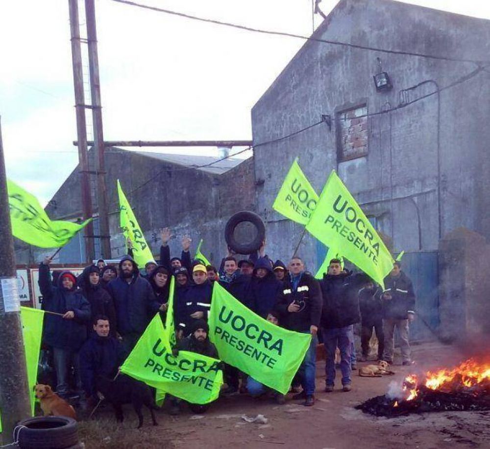 Dictan conciliaci�n obligatoria y 300 trabajadores de la Uocra tienen una luz de esperanza