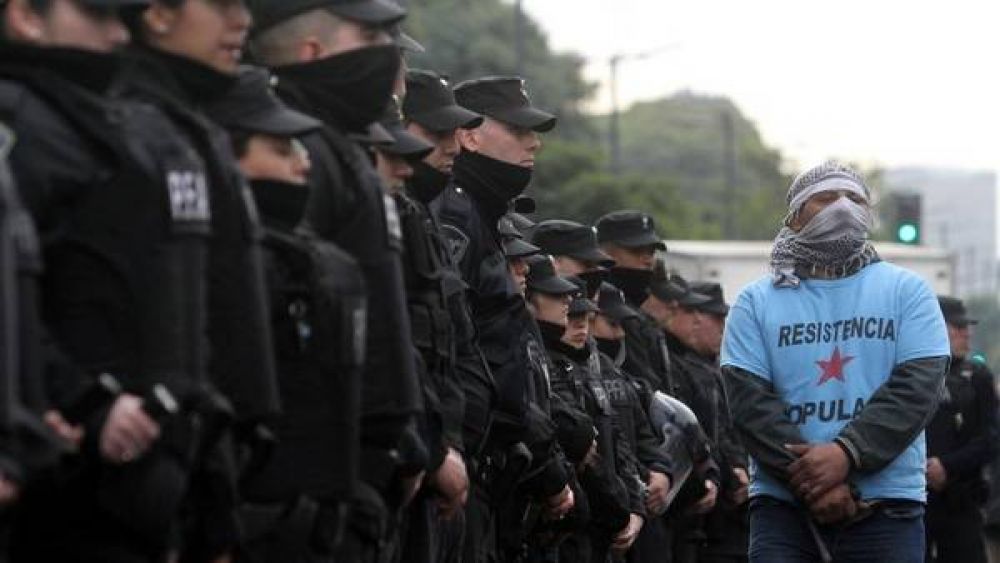 Despu�s de la protesta de los taxistas, organizaciones sociales cortaron la 9 de Julio