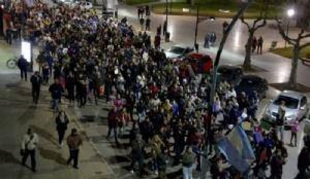 ADELANTO: Centenares de chivilcoyanos reclamaron contra los tarifazos