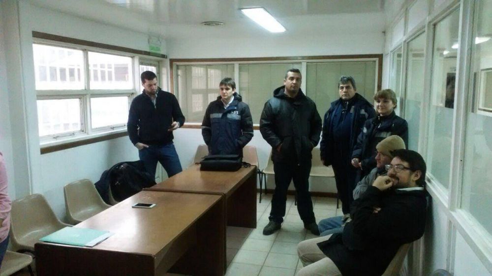 Sindicato de Petroleros Privados envi� carta documento a empresas para que reincorporen a despedidos de la carpa