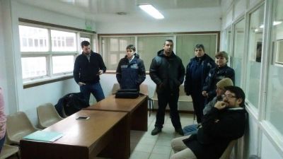 Sindicato de Petroleros Privados envi� carta documento a empresas para que reincorporen a despedidos de la carpa