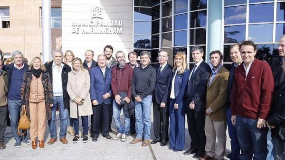 Pichetto con intendentes: foto, apoyo y un gesto que aleja al peronismo cada vez m�s de los K