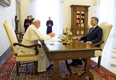 El Papa se enojó y el Vaticano analiza devolver una donación del Gobierno