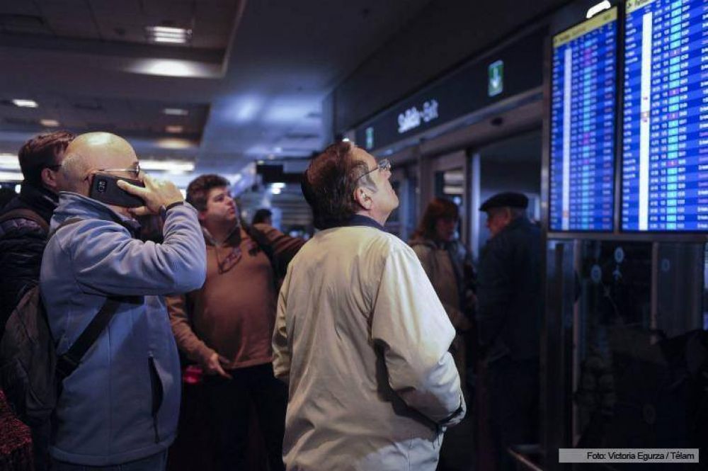 Tras el desalojo, aterriz� el primer vuelo en Aeroparque y comenzar�n los despegues