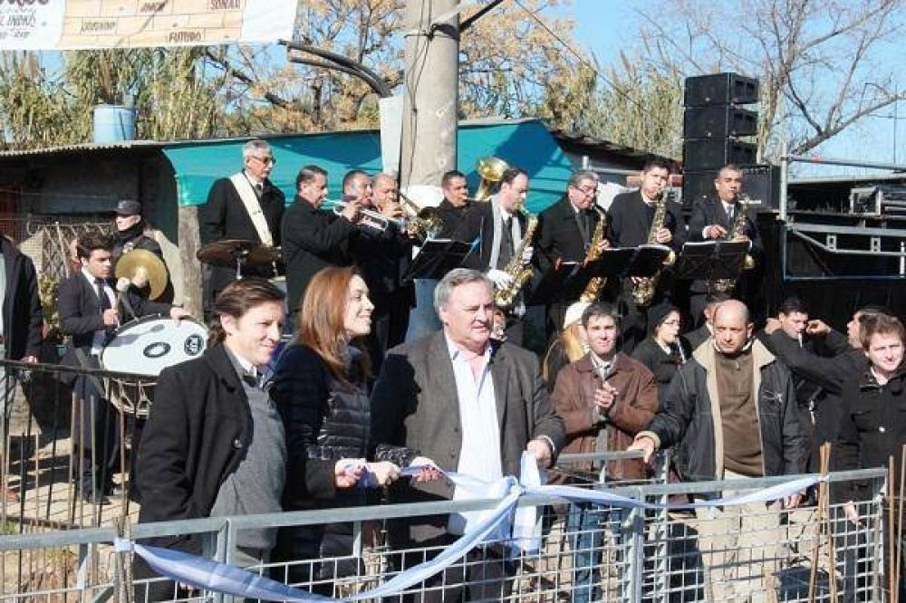 De la Torre y Vidal inauguraron la gran obra hidr�ulica de Barrio Mitre