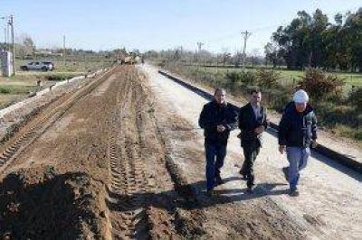 El Intendente constat� el avance de obra de la Av. Urioste