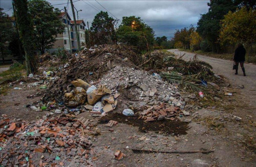 Pese a las quejas, crece un basural en Limache