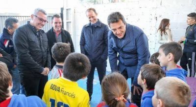 Massa e Insaurralde se mostraron juntos despu�s de un a�o, por los clubes de barrio