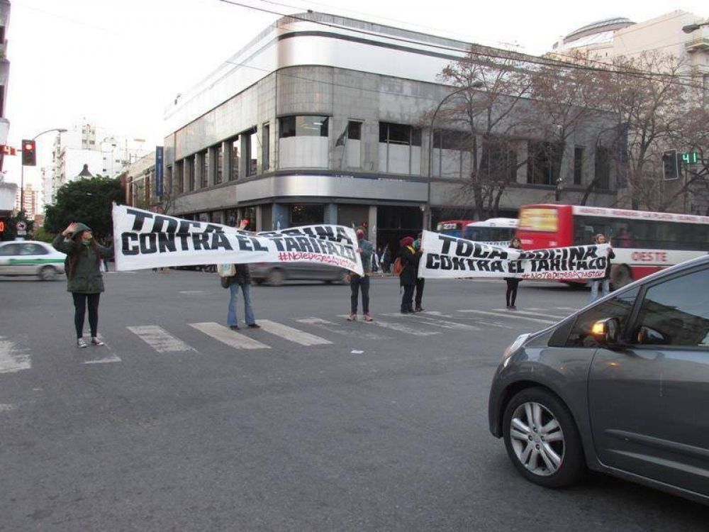 La Plata se sum� a la campa�a contra el tarifazo bajo la consigna �No te dejes ajustar�
