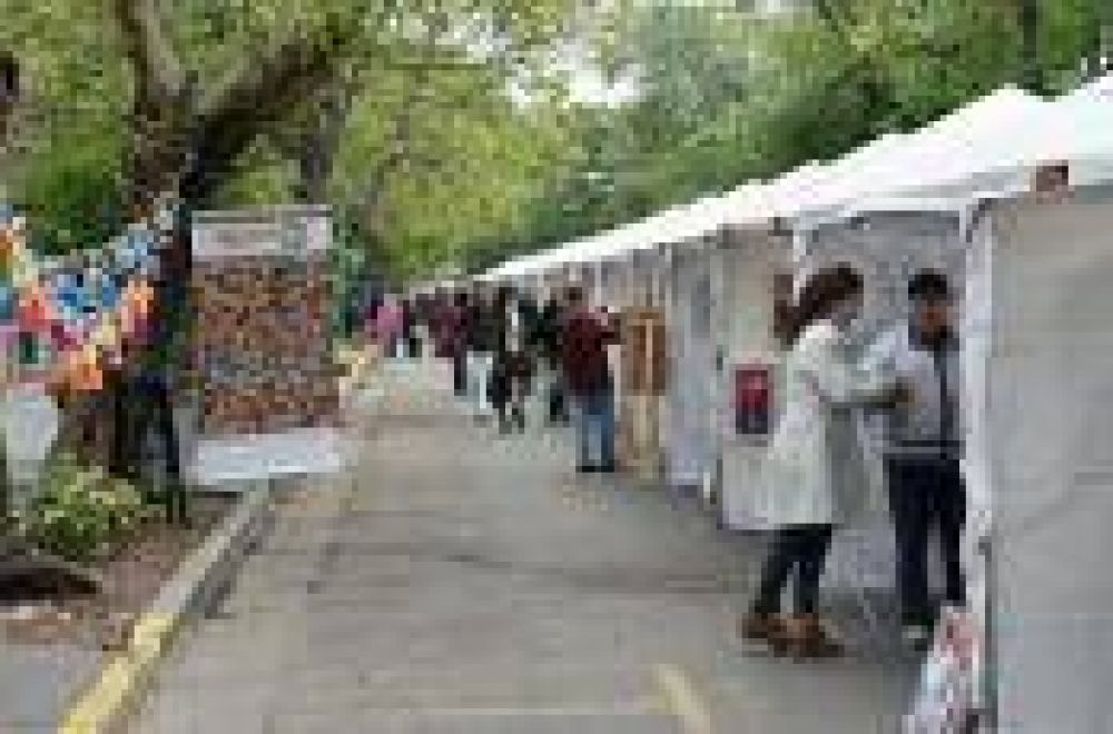 Ferias en La Plata: Municipio avanza en la consolidaci�n de los microemprendedores locales