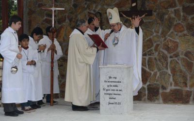Bendijeron el primer cementerio sacerdotal y cinerario de la provincia