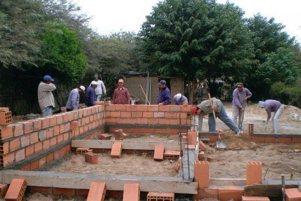 Construyen ms viviendas para familias de bajos recursos en Estacin Simbolar