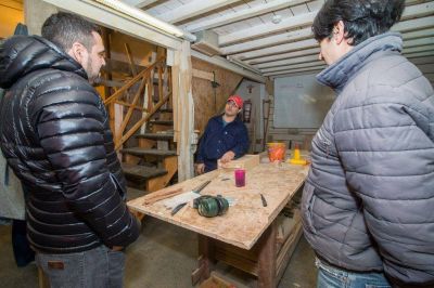 Vuoto visit�  los talleres de formaci�n profesional
