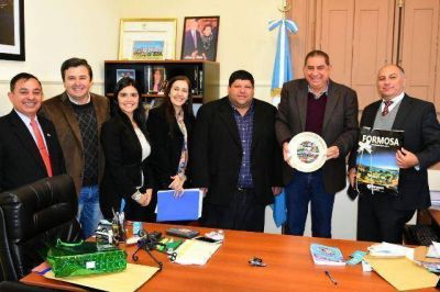 El intendente Jofr� recibi� la visita de la C�nsul del Paraguay 