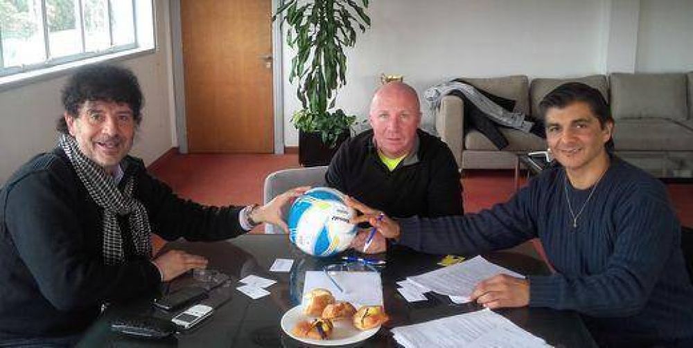 Mac Allister anunci� descuentos del 40% para los clubes tambi�n en tarifas del Gas y Agua
