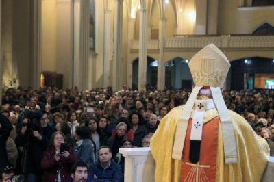 Chile: miles participan en la misa de desagravio del templo profanado