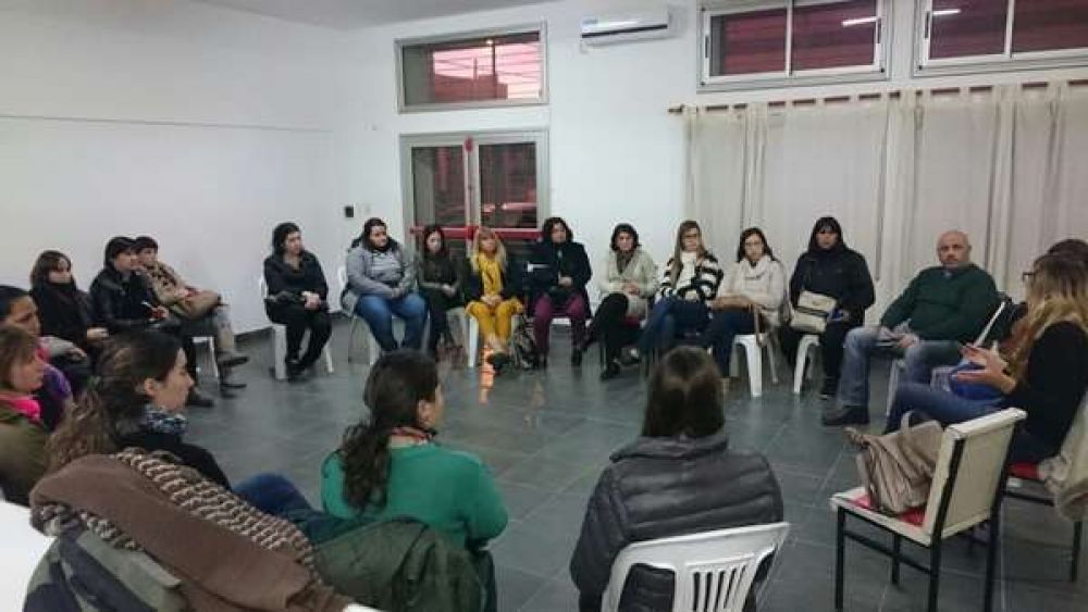 EN LA SEDE DE ATE: REUNI�N DE ACOMPA�ANTES TERAP�UTICOS