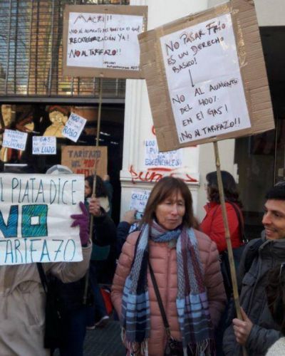 Est�n que explotan!!! Nueva protesta contra el bestial tarifazo de Macri 