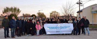 El Intendente inaugur� el pavimento en barrio Solidaridad