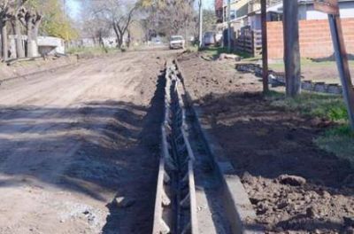 Se iniciaron los trabajos en el barrio La Rural de Lincoln para 43 cuadras de cord�n cuneta