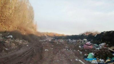 Basural: la principal calle de acceso est� inutilizable