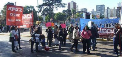 M�dicos de Lomas paran y marchan a la Secretar�a de Salud
