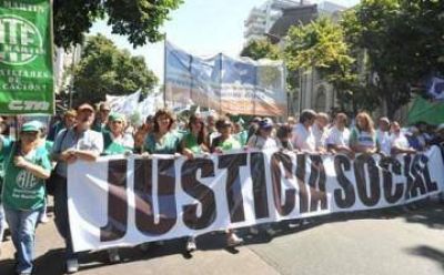 Trabajadores del Hospital Per�n denuncian pacto entre CICOP y Vidal para sacar al director