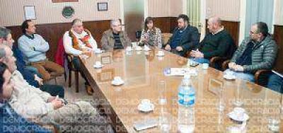 �Hay empresas que est�n acortando la jornada�, advirti� Comercio e Industria