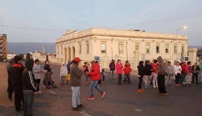 Le reclaman al intendente Jalil por viviendas