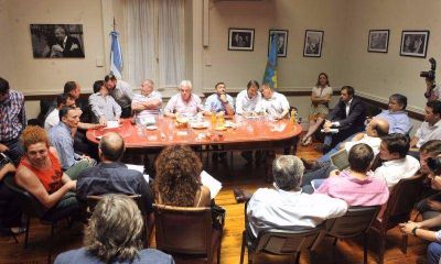 En medio del esc�ndalo por L�pez, el PJ bonaerense ensaya la �unidad�