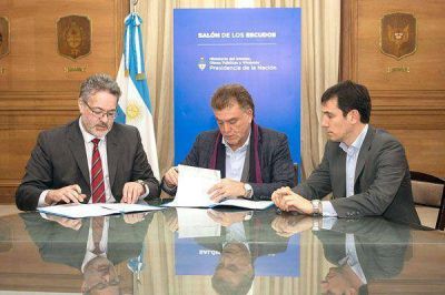 El IPV y Naci�n firmaron convenios para construir 120 viviendas en Ushuaia