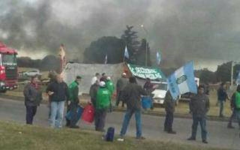 Metal�rgicos en estado de alerta y acampe en San Nicol�s