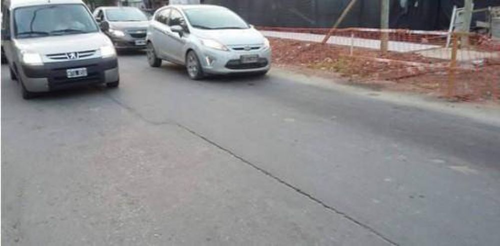 ASSA repar� el ca�o que produc�a grietas en la calzada