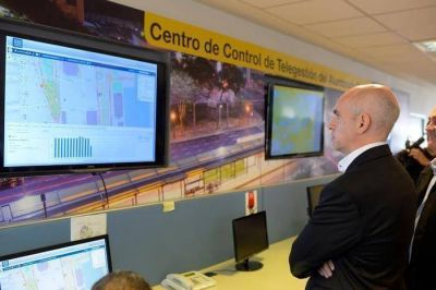 Horacio Rodr�guez Larreta visit� el Centro de Control de Telegesti�n del Alumbrado P�blico