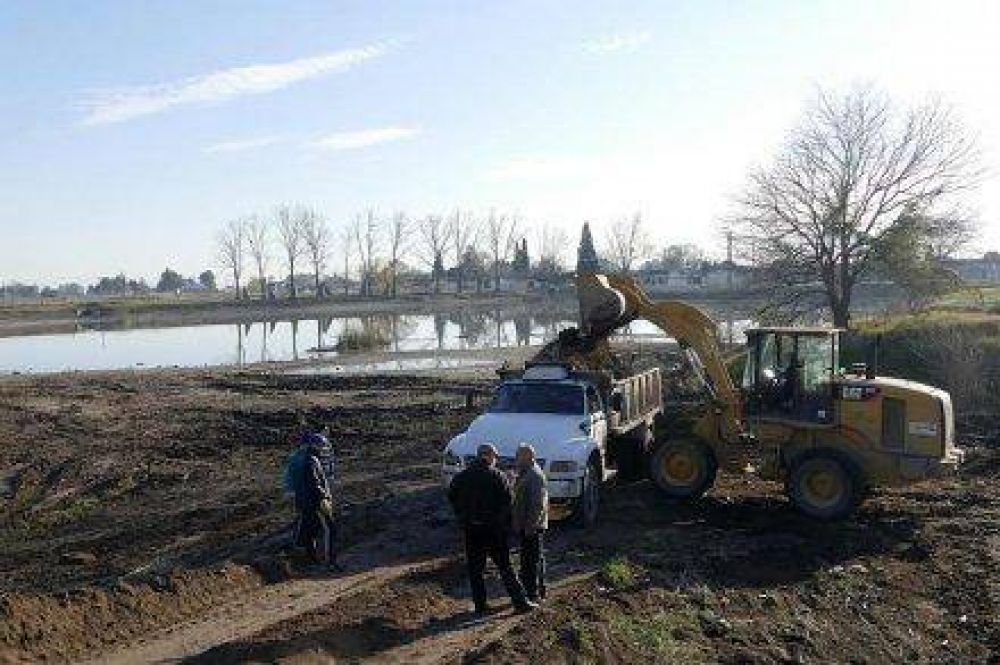 EL LAGO G�EMES BUSCA RECUPERAR SU ESPLENDOR