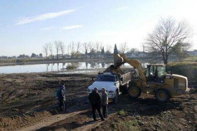 EL LAGO G�EMES BUSCA RECUPERAR SU ESPLENDOR