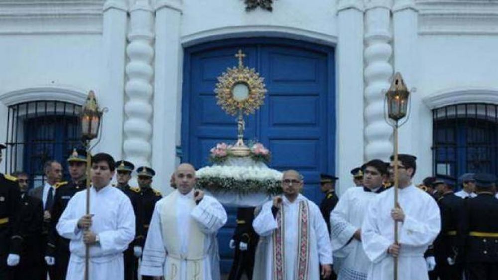 Con cientos de santiague�os se inicia hoy el Congreso Eucar�stico