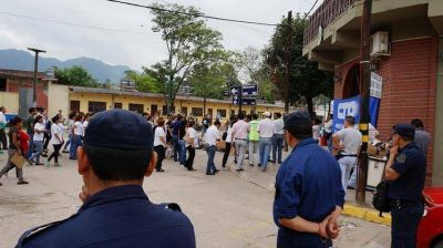 Tercera semana de paro de municipales en Salvador Mazza